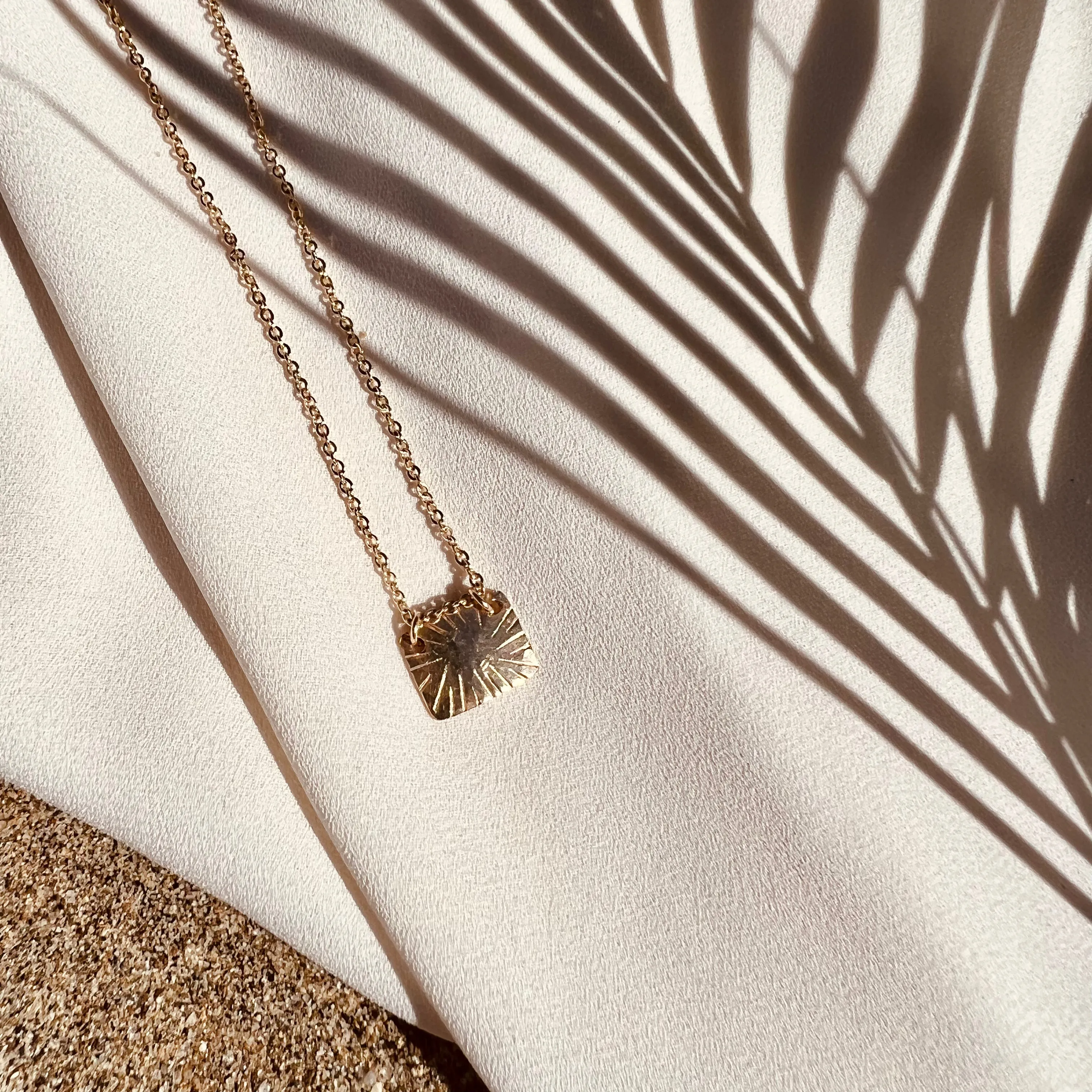 AKARI NECKLACE