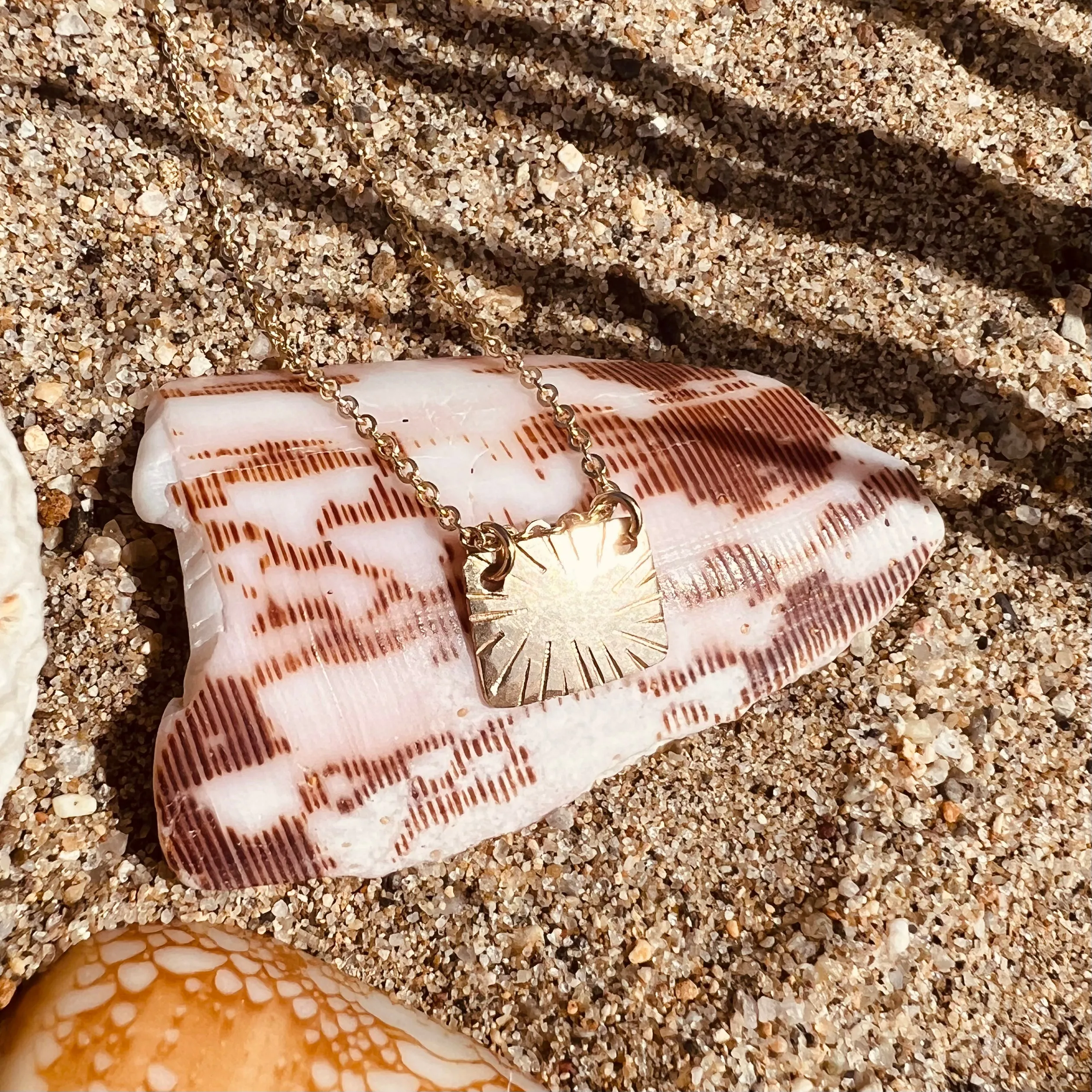 AKARI NECKLACE