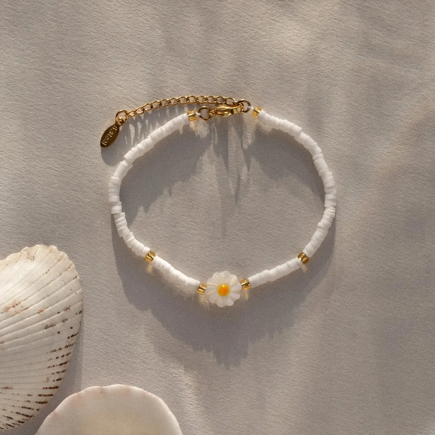 Rita - Daisy White Bead Bracelet